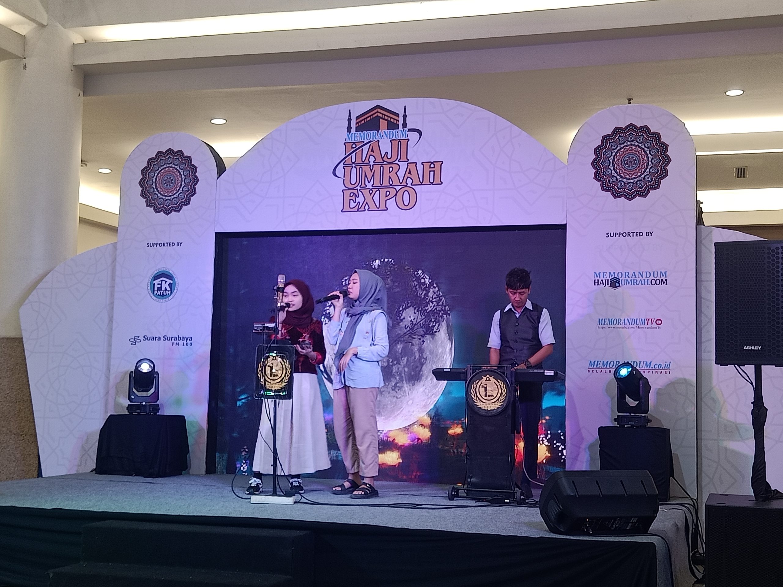 Lugi Elekton saat perfom di Memorandum Haji Umrah Expo 2025.